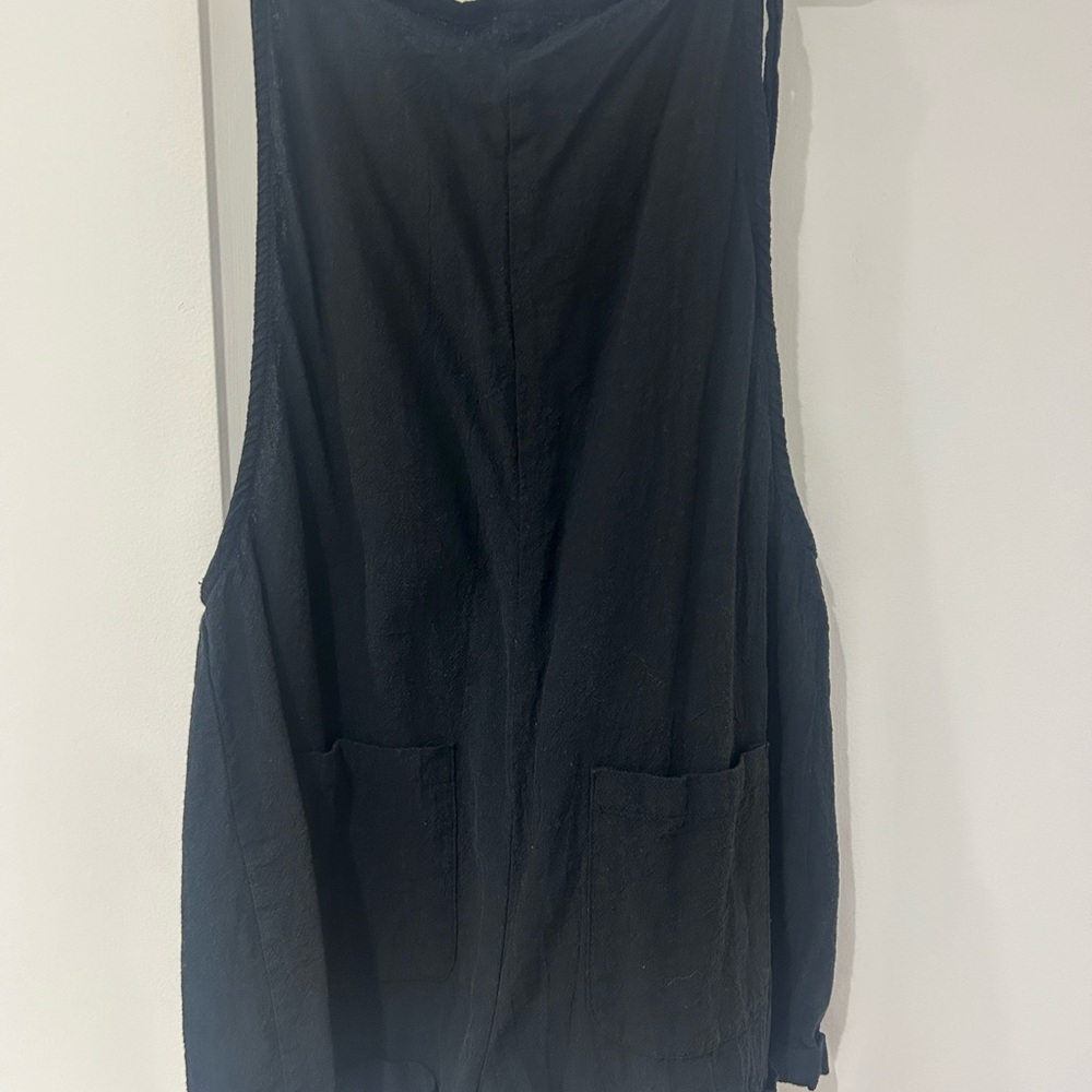SHEIN Black Sleeveless Top with Front Pockets